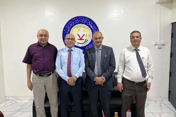 مدير فرع الأكاديمية العربية يلتقي رئيس جامعة سقطرى السابق ومدير فرع جامعة القرآن الكريم والعلوم الاسلامية بعدن