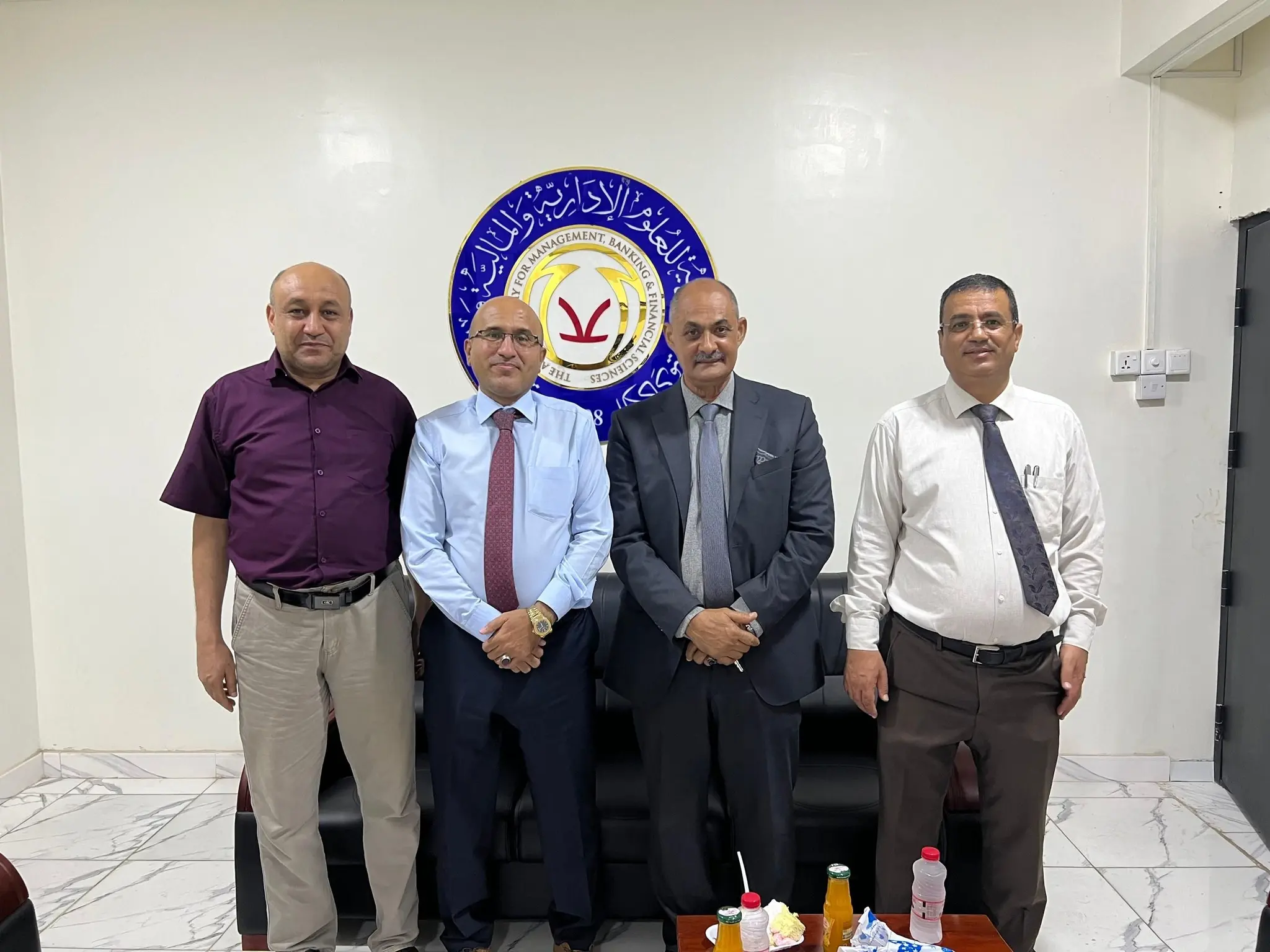 مدير فرع الأكاديمية العربية يلتقي رئيس جامعة سقطرى السابق ومدير فرع جامعة القرآن الكريم والعلوم الاسلامية بعدن
