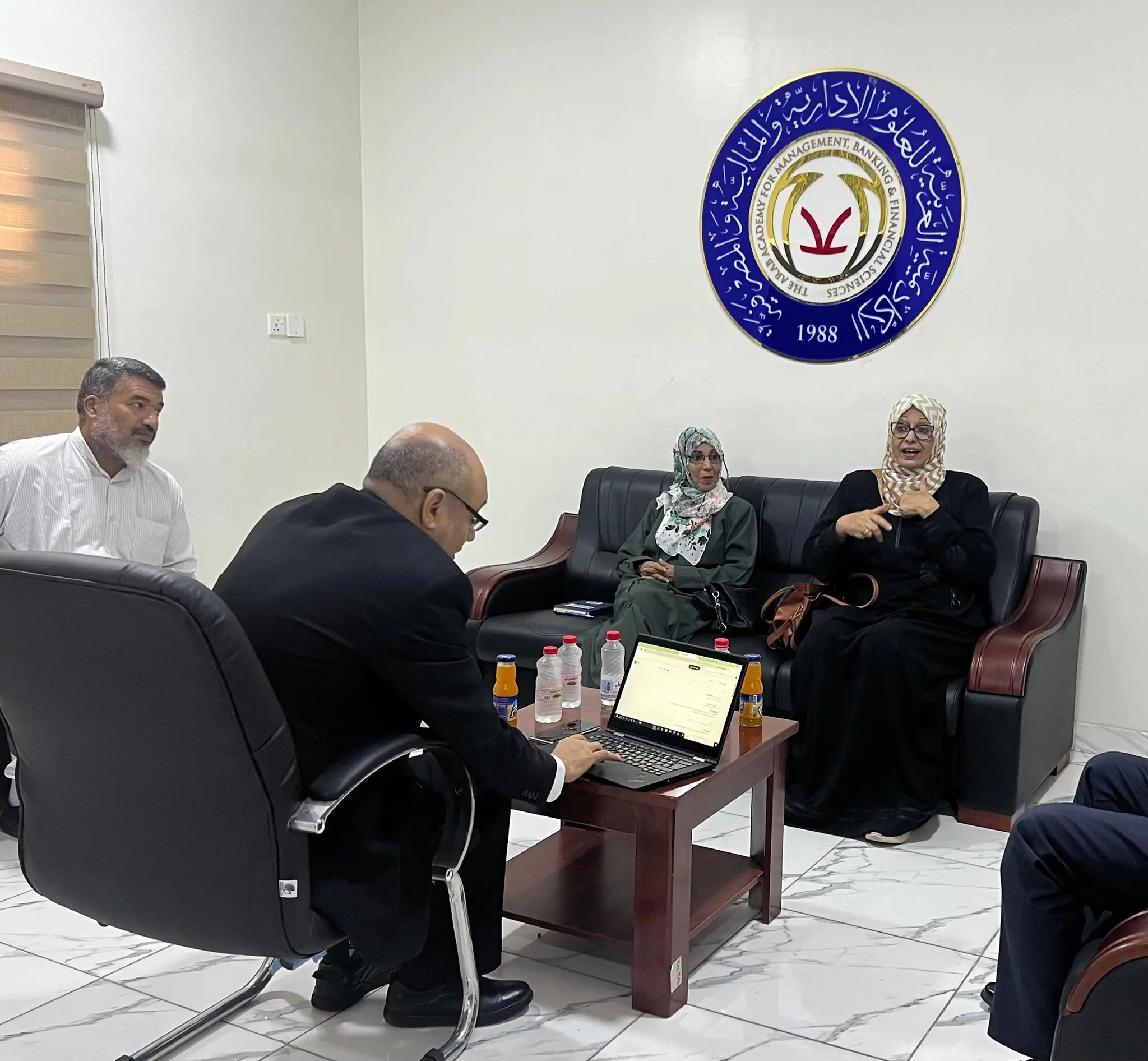 رئيس مجلس الاعتماد الأكاديمي تزور الأكاديمية العربية في عدن